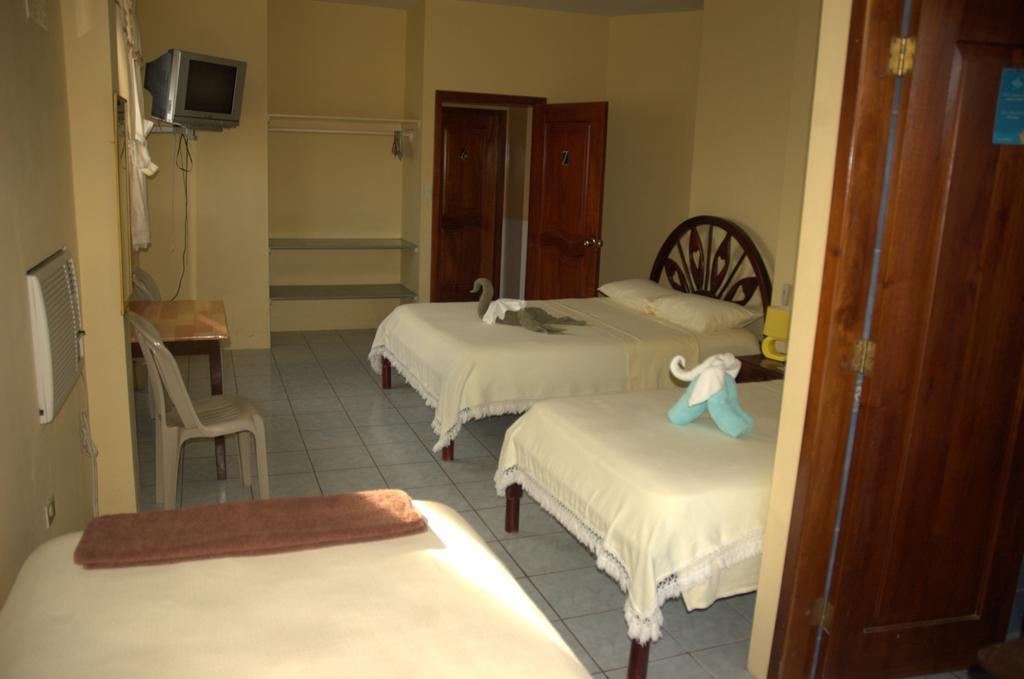 Hostal La Isla Del Descanso Puerto Villamil Extérieur photo