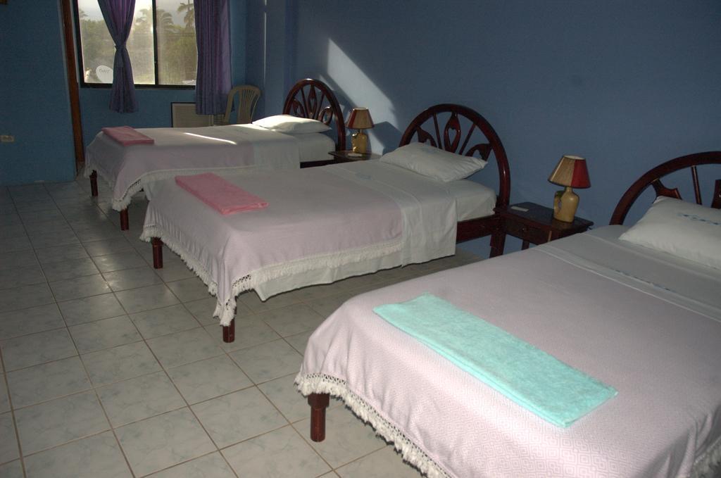 Hostal La Isla Del Descanso Puerto Villamil Extérieur photo