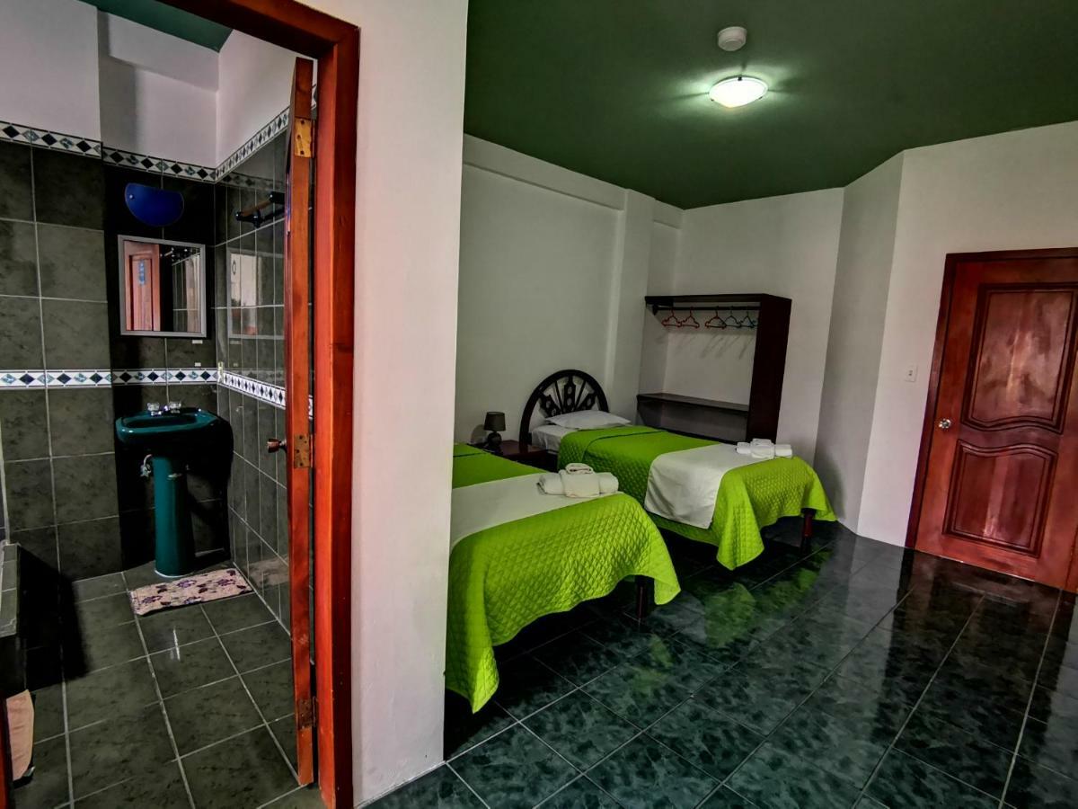 Hostal La Isla Del Descanso Puerto Villamil Extérieur photo